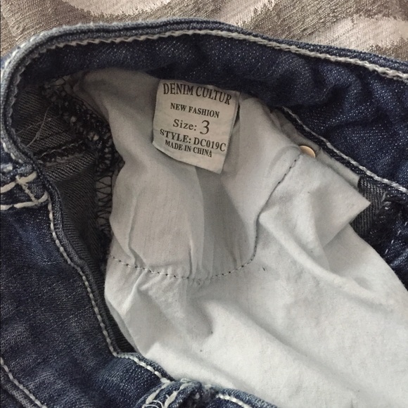 🆕Denim Couture Capris 👖 - Picture 7 of 7